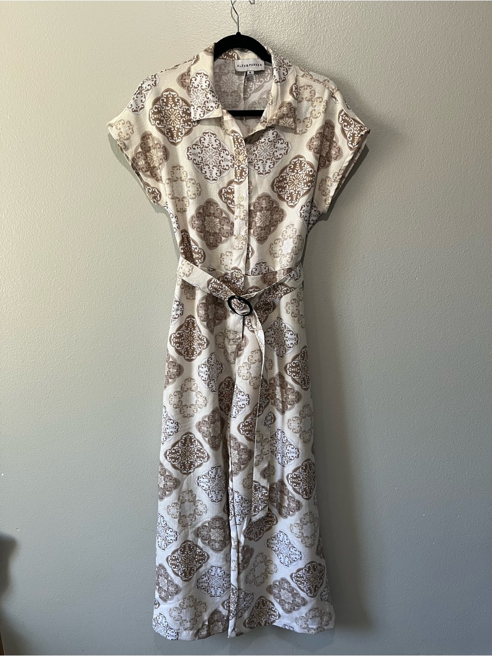 ALEX & PARKER- Sleeveless Collared Jumpsuit with Belt - Beige Pattern